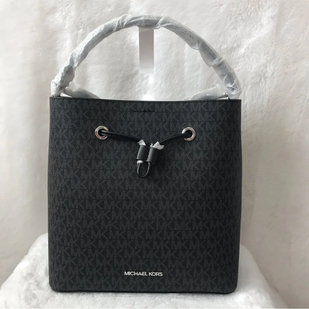 Michael Kors backpack and wallet - Picture 3 of 15